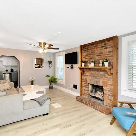 Cozy Bungalow With Patio & Grill, Private And Location แทมปา ภายนอก รูปภาพ
