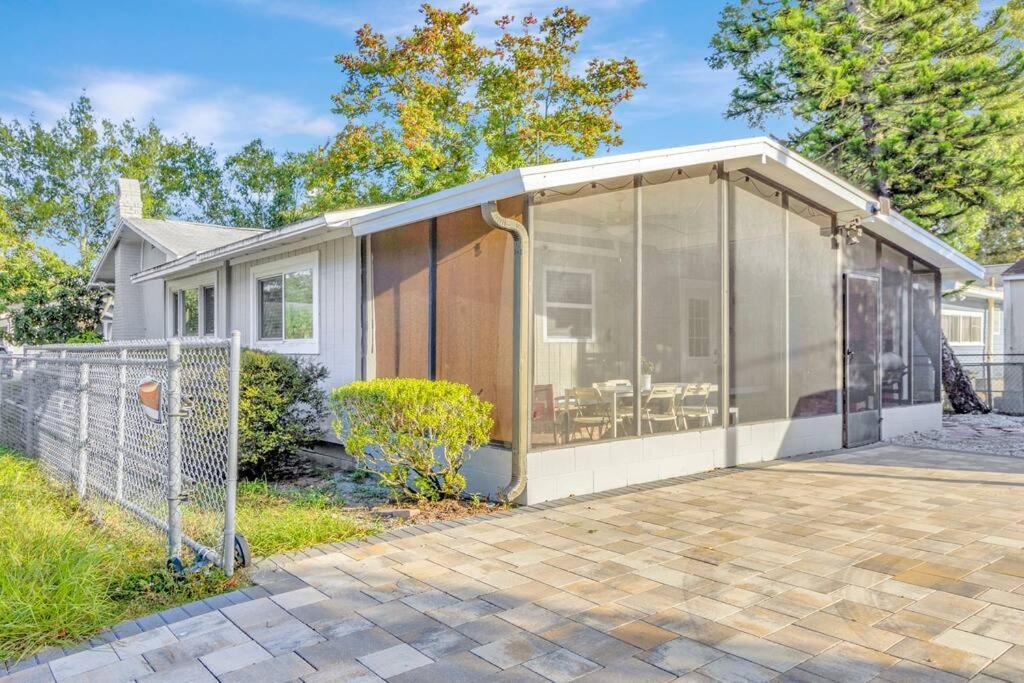 Cozy Bungalow With Patio & Grill, Private And Location แทมปา ภายนอก รูปภาพ