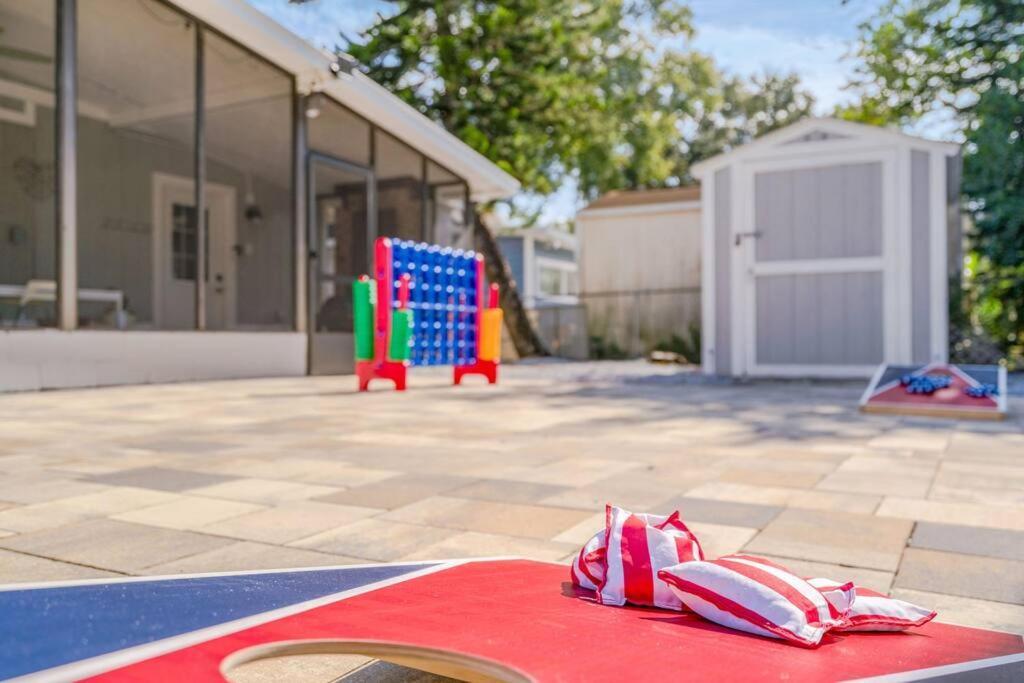Cozy Bungalow With Patio & Grill, Private And Location แทมปา ภายนอก รูปภาพ