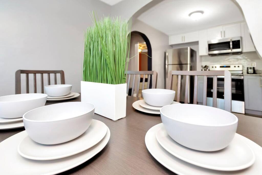 Cozy Bungalow With Patio & Grill, Private And Location แทมปา ภายนอก รูปภาพ