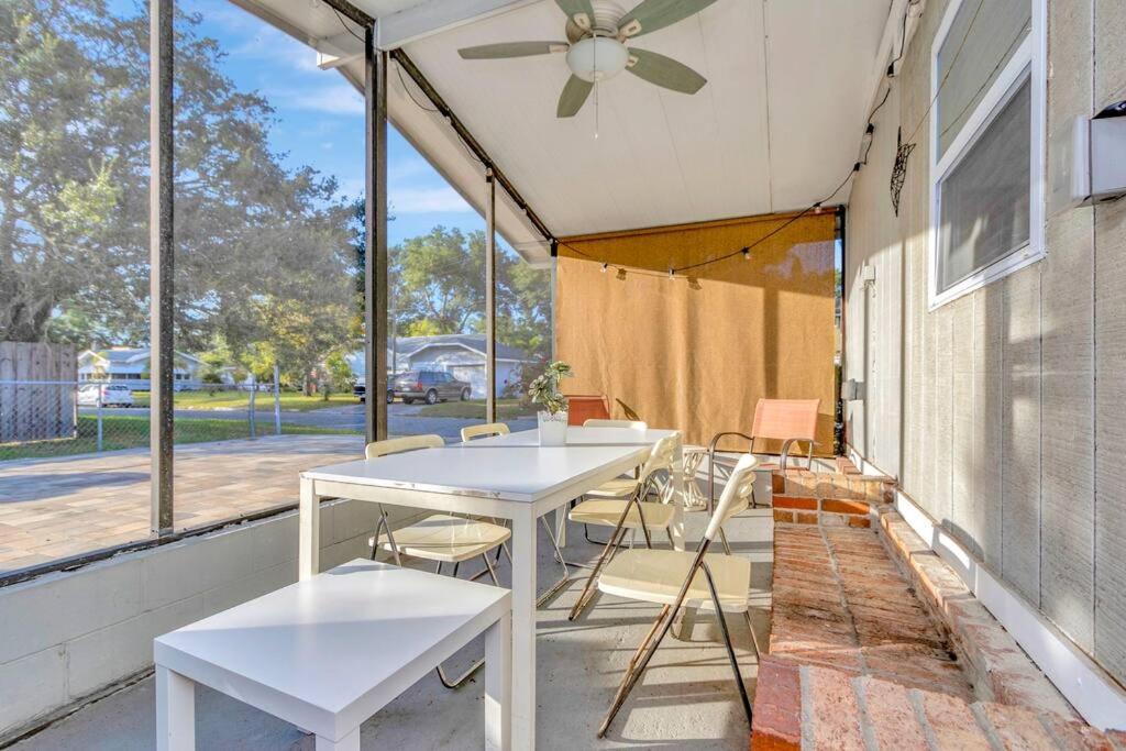 Cozy Bungalow With Patio & Grill, Private And Location แทมปา ภายนอก รูปภาพ